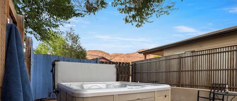 Tina de hidromasaje al aire libre