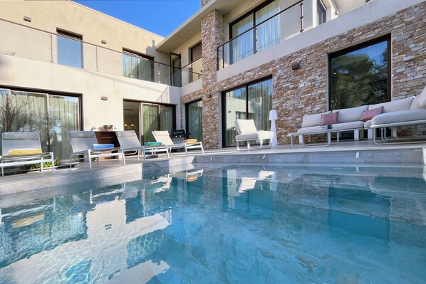 Outdoor pool, a heated pool