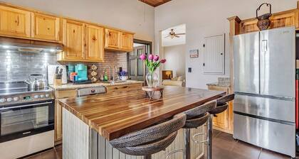 Charming Garden Flat , Porch, Herbs & History, Walk to historic Forsyth Park