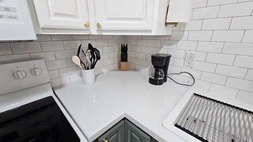 Quaint Rennovated 2-Bedroom close to the solar farms and Honda