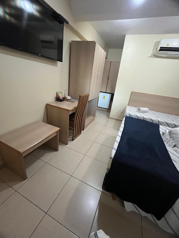 Desk, laptop workspace, free WiFi