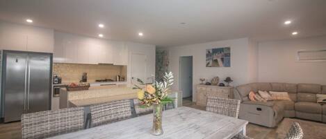 House, 4 Bedrooms, Patio | Living area