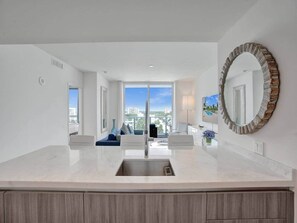 Interior - Fort Lauderdale Luxe - Beach + Rooftop Pools (Fort Lauderdale)