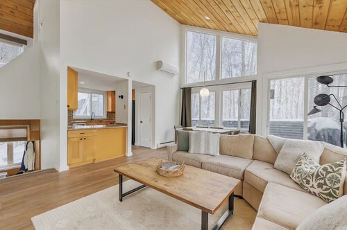 5BR Next to Clubhouse - Walk to Loon or Shuttle + Indoor and Outdoor Pools