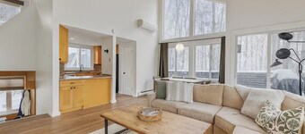 5BR Next to Clubhouse - Walk to Loon or Shuttle + Indoor and Outdoor Pools