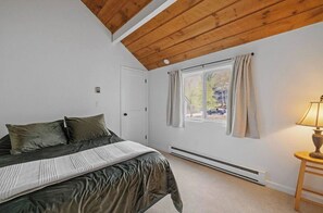 5 bedrooms, iron/ironing board, WiFi, bed sheets