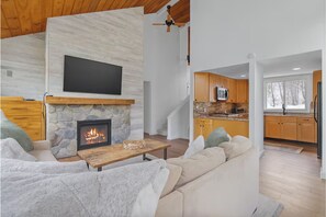Smart TV, fireplace