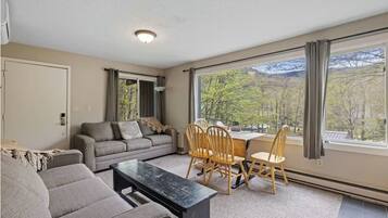 Una Smart TV, una chimenea