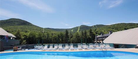 Piscine couverte, piscine extérieure