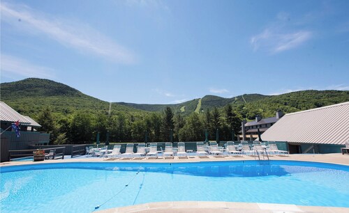 5BR Next to Clubhouse - Walk to Loon + Indoor and Outdoor Pools