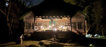 7 bedroom Lodge on Nicatous Lake!