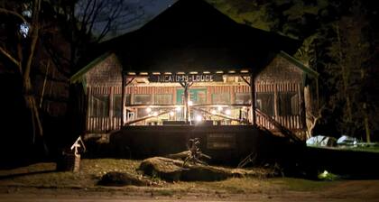 7 bedroom Lodge on Nicatous Lake!