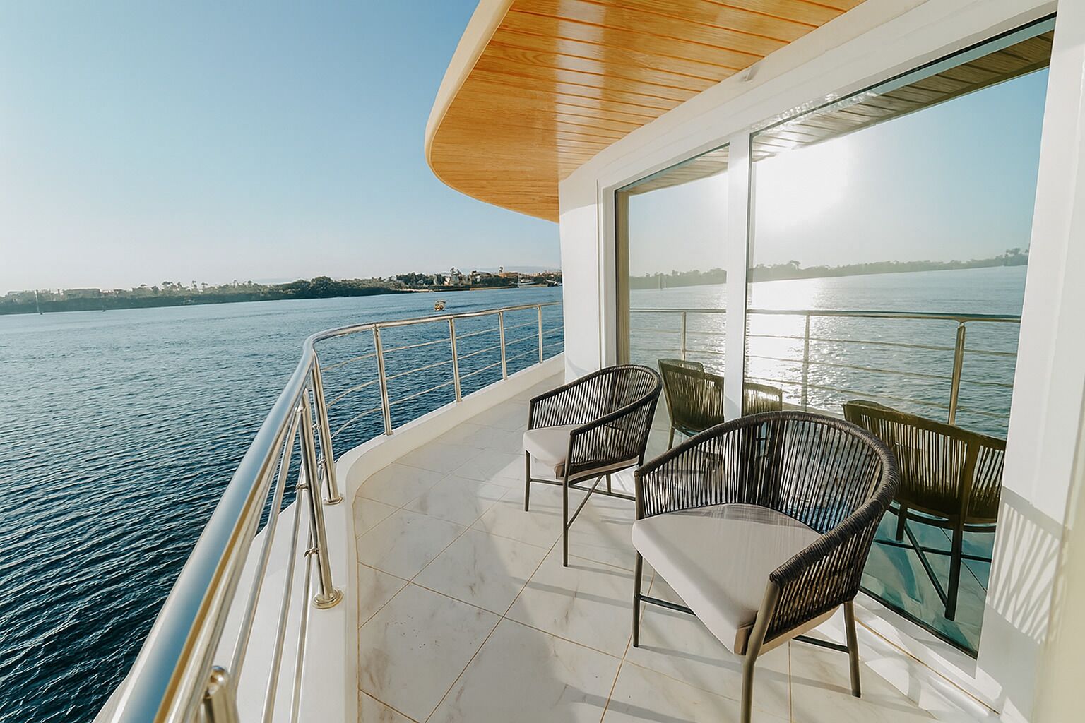 Deluxe Suite, River View | In-room safe, blackout curtains, soundproofing