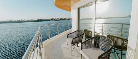 Deluxe Suite, River View | In-room safe, blackout drapes, soundproofing