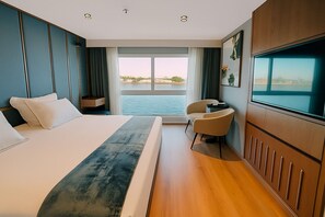In-room safe, blackout curtains, soundproofing