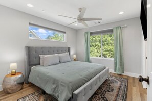 4 bedrooms, iron/ironing board, WiFi, bed sheets