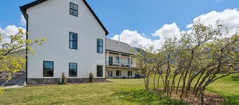 Spacious 6000 sqft Retreat with Pickleball Court & Entertainment Galore