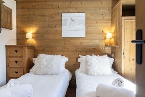 WiFi, bed sheets