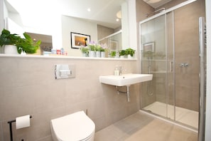 Shower, towels