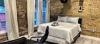 Historic Loft Near Hocking Hills + Tavern Access