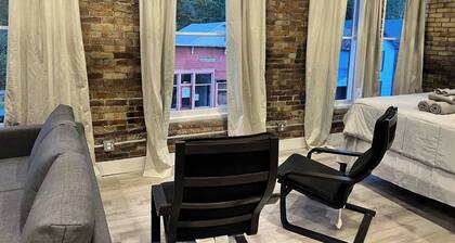 Historic Loft Near Hocking Hills + Tavern Access