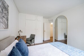 2 bedrooms, iron/ironing board, WiFi, bed sheets