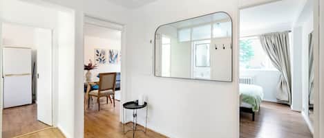 2 habitaciones, tabla de planchar con plancha, wifi y ropa de cama