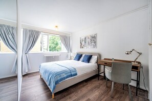 2 habitaciones, tabla de planchar con plancha, wifi y ropa de cama 