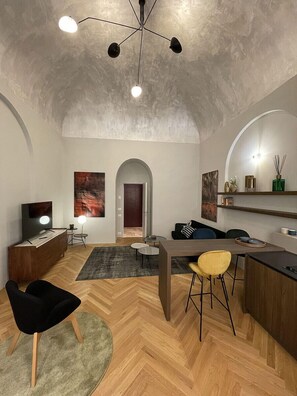 ซูพีเรียอพาร์ทเมนท์ | บริเวณนั่งเล่น | สมาร์ททีวี 55 นิ้ว พร้อมช่องดิจิตอล, Netflix, บริการสตรีมมิ่ง