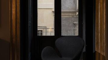 Apartment | Frette Italian sheets, premium bedding, free minibar, in-room safe