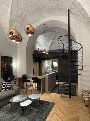 Appartement Deluxe | Coin séjour | TV connectée de 55 pouces avec chaînes numériques, Netflix