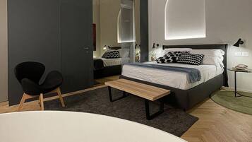 Frette Italian sheets, premium bedding, free minibar, in-room safe