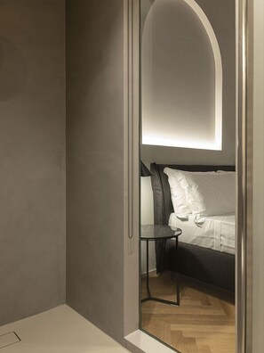 ซูพีเรียอพาร์ทเมนท์ | ห้องน้ำ | ของใช้ในห้องน้ำฟรี, ไดร์เป่าผม, เสื้อคลุมอาบน้ำ, โถสุขภัณฑ์แบบบิเดท์