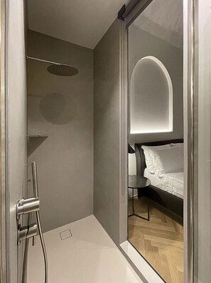 Appartement Standard | Salle de bain | Articles de toilette (gratuits), séchoir à cheveux, peignoirs, bidet