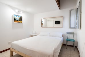 2 室のベッドルーム、アイロン / アイロン台、WiFi (無料)、ベッドシーツ