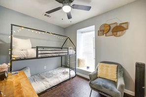 2 bedrooms, desk, iron/ironing board, WiFi