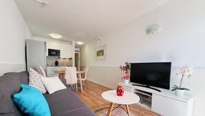 Apartment, 1 Bedroom, Smoking, Balcony | Living room