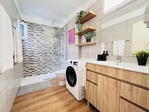 Apartment, 1 Bedroom, Smoking, Balcony | Laundry