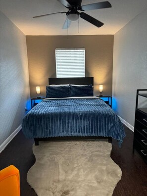 Desk, iron/ironing board, WiFi, bed sheets