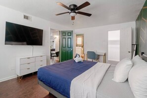 1 bedroom, desk, iron/ironing board, WiFi - Pool Table  Luxury 1Bed Apt in Downtown & Heights (Houston)