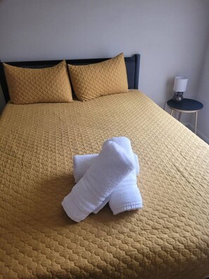 1 chambre, bureau, fer et planche à repasser, Wi-Fi