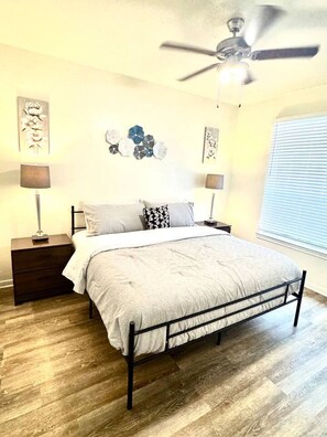 1 soverom, strykejern/-brett, wi-fi og sengetøy