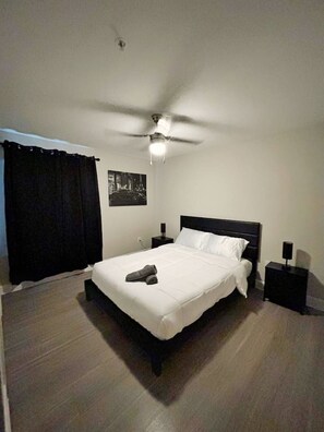 3 bedrooms, desk, iron/ironing board, WiFi - Charming 3Bed 2Bath apt in front of NRG & near TMC (Houston)