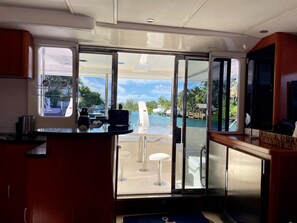 Interior - Luxury 47’ Leopard Power Catamaran - Bahamas (Nassau)