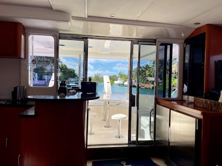 Interior. Luxury 47’ Leopard Power Catamaran - Bahamas