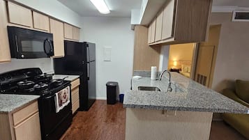 冰箱、微波炉、烤箱、洗碗机