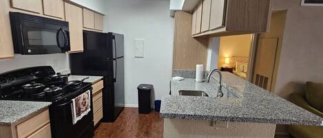 Kühlschrank, Mikrowelle, Ofen, Geschirrspüler