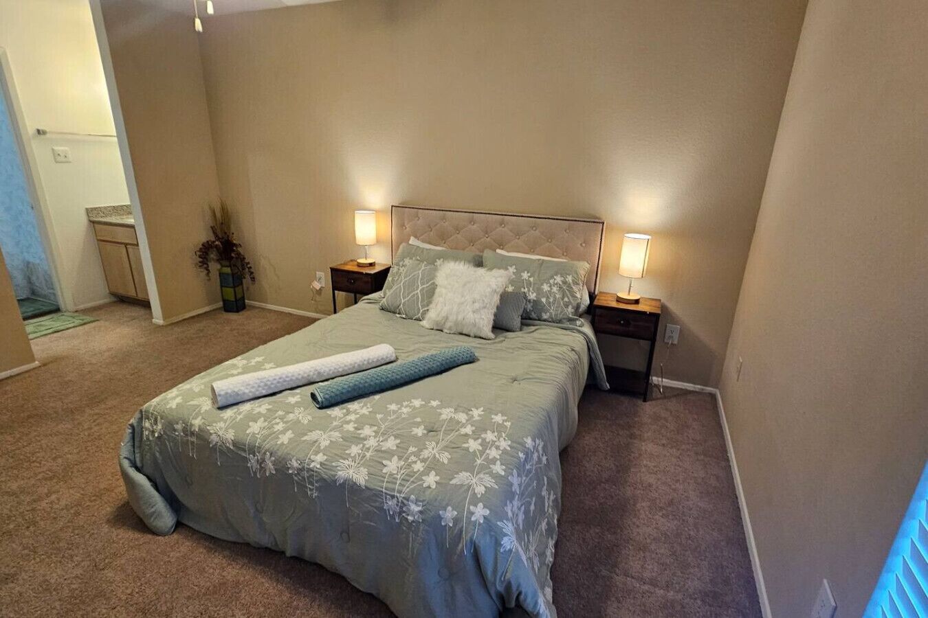 1 多间卧室、办公桌、熨斗/熨衣板、WiFi