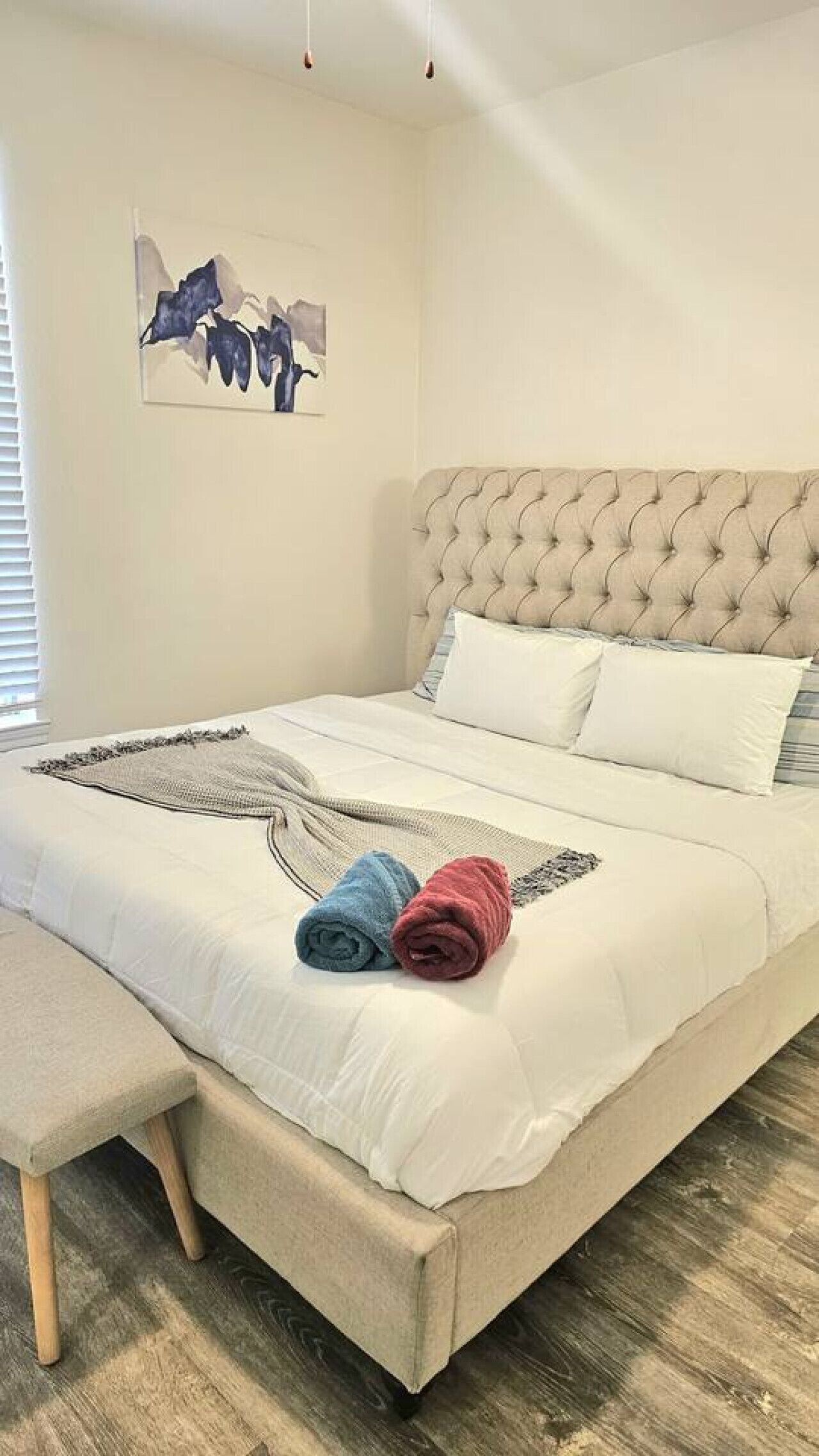 2 habitaciones, escritorio, tabla de planchar con plancha y wifi 