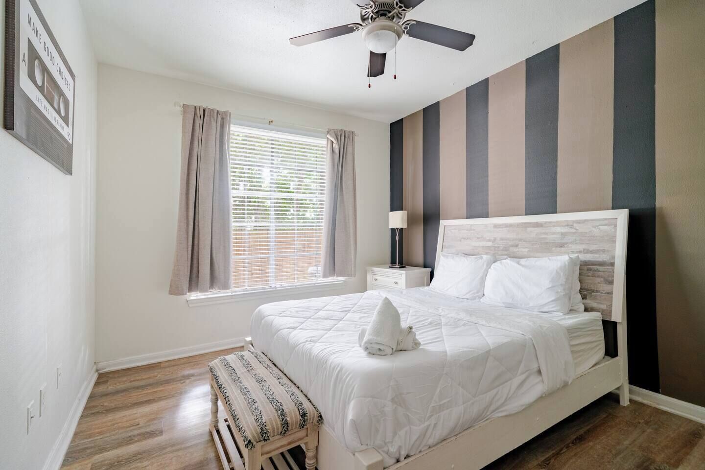 2 bedrooms, desk, iron/ironing board, WiFi